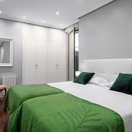 100m Playa Concha 4 Parking A 1 Calle Apartment